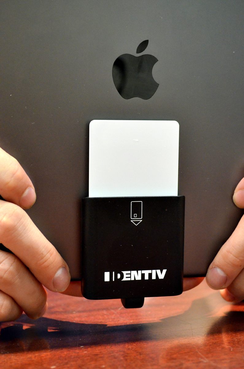 Identiv iAuthenticate™ 2.0 iOS Smart Card Reader with SubRosa Middleware