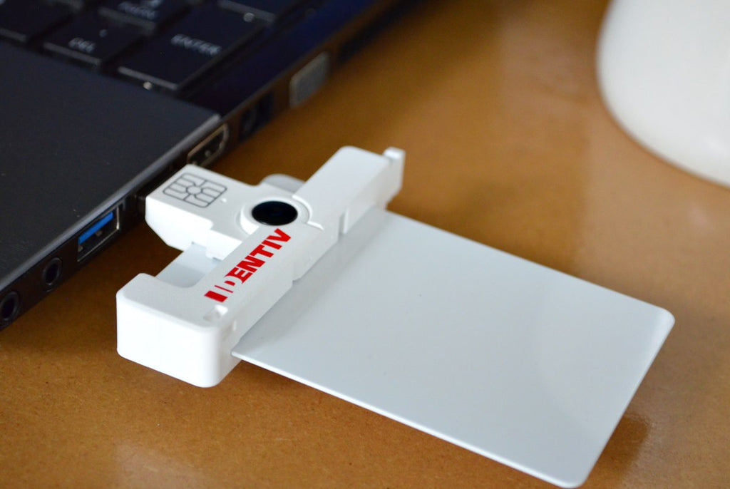 905430-1 Identiv uTrust SmartFold SCR3500 A, USB, bianco - Chip Card Readers/Writers 905430-1 Identiv uTrust SmartFold SCR3500 A, USB, bianco - Chip Card Readers/Writers